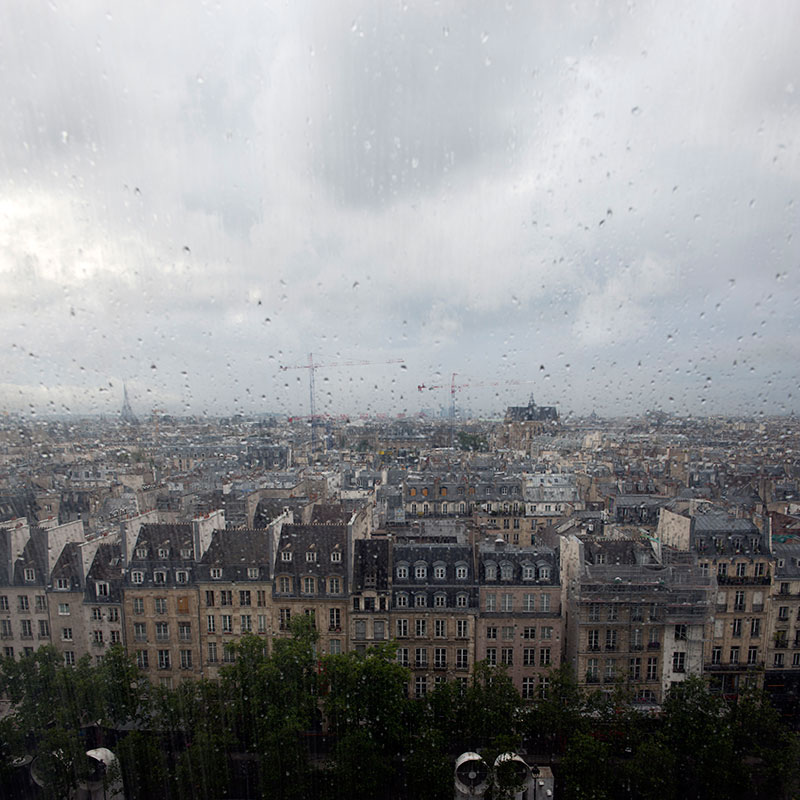 París bajo lluvia, julio 2012, fotografiado desde el último piso del Centre Beaubourg.