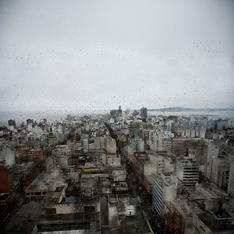 Montevideo bajo lluvia, octubre 2012, fotografiado desde el piso 25 de la IM.