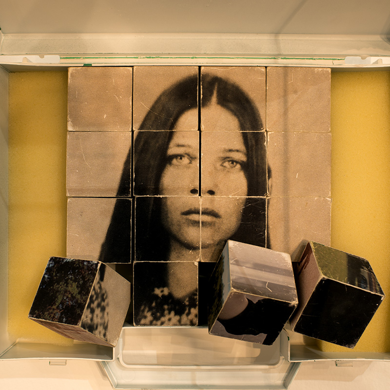 Uruguay, memoria para armar, detalle del rompecabezas con la foto de Victoria Grisonas de Julien, desaparecida en Buenos Aires.